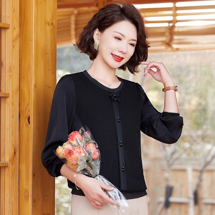 Pikkade varrukatega kudumine top kevadeks 2025 — puuvill-poliesteri kangas, trükk, ümmargune kaelus, tavaline pikkus (50–65 cm), lihtne stiil