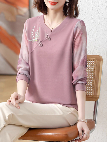 Igapäevane kootud pikkade varrukatega top, ümmarguse kaelusega, tikandiga, polüesterkiududest kangas >95% sisaldusega, kevad-2025 kollektsioon