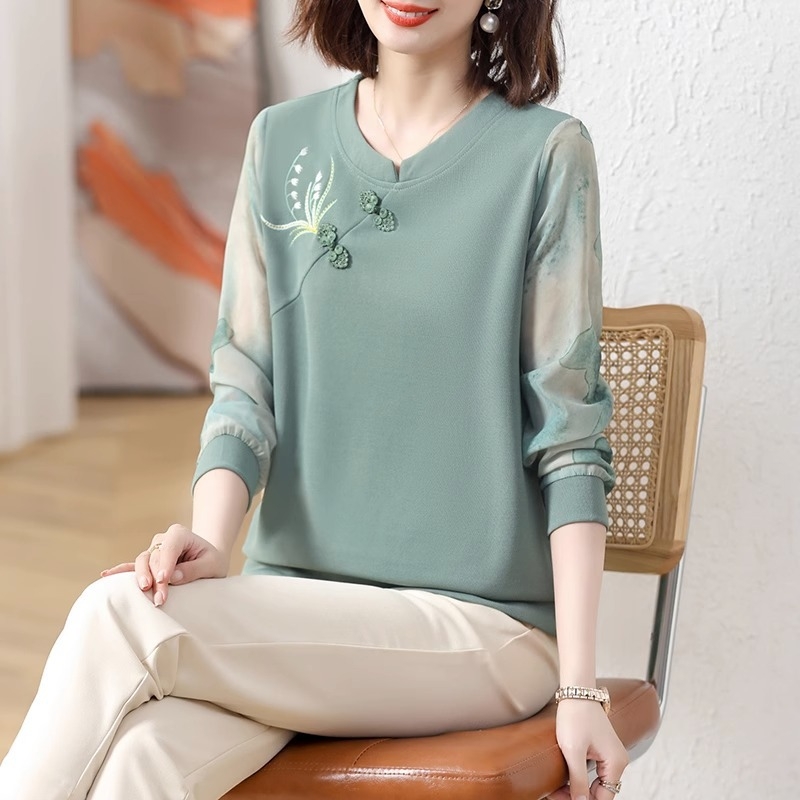 Igapäevane kootud pikkade varrukatega top, ümmarguse kaelusega, tikandiga, polüesterkiududest kangas >95% sisaldusega, kevad-2025 kollektsioon