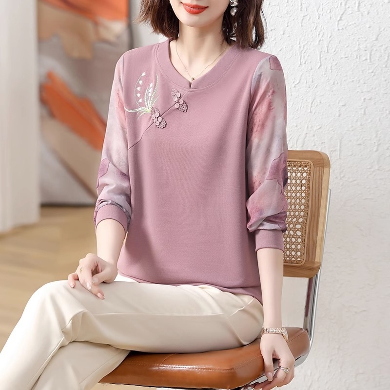 Igapäevane kootud pikkade varrukatega top, ümmarguse kaelusega, tikandiga, polüesterkiududest kangas >95% sisaldusega, kevad-2025 kollektsioon