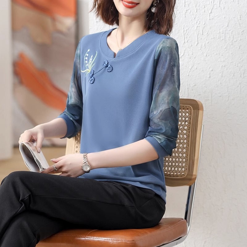 Igapäevane kootud pikkade varrukatega top, ümmarguse kaelusega, tikandiga, polüesterkiududest kangas >95% sisaldusega, kevad-2025 kollektsioon