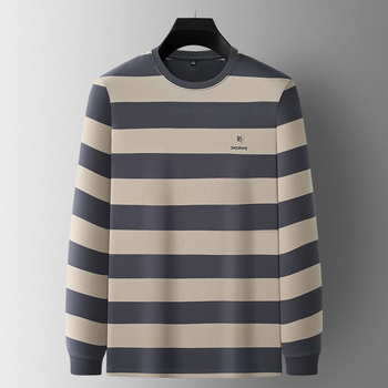 Férfi hosszú ujjú pamutkeverék póló kereknyakú, csíkos mintával és hímzéssel