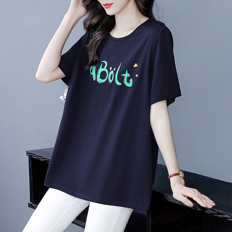 Kapok Forest trükitud puuvillast-poliesterist T-särk V-kaelusega, lühikeste varrukatega, vaba lõige, lühike pikkus, kevad 2023