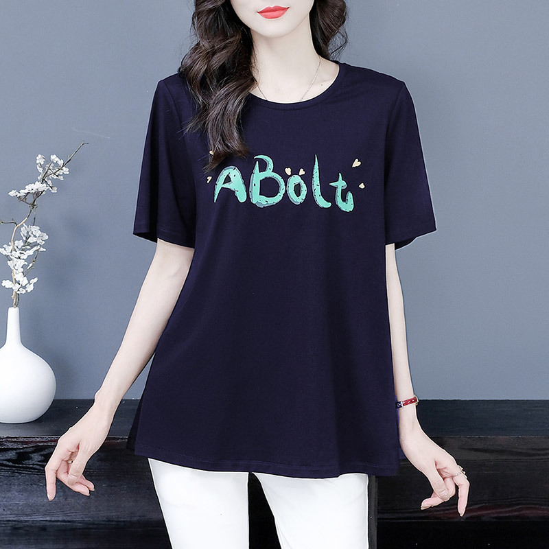 Kapok Forest trükitud puuvillast-poliesterist T-särk V-kaelusega, lühikeste varrukatega, vaba lõige, lühike pikkus, kevad 2023