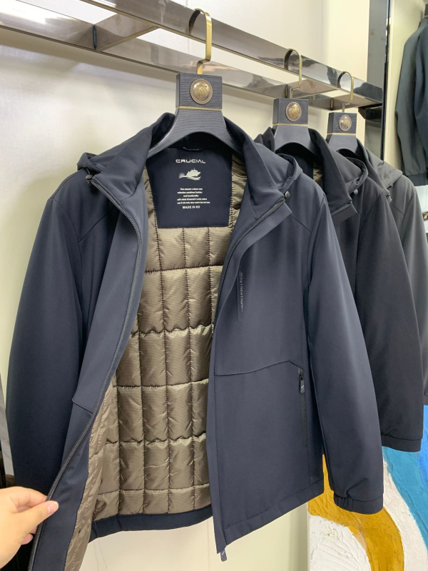 Jachetă bărbați din nylon, căptușită cu poliester, umplutură poliester, glugă detașabilă, fermoar, stil cardigan, croială ajustată