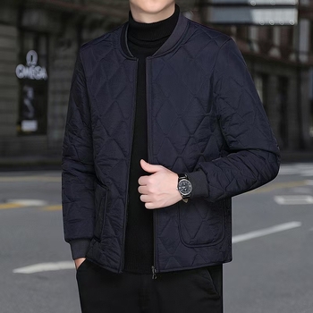 Geacă bărbați cu umplutură din poliester, căptușită cu fleece, croială lejeră, guler înalt, fermoar, buzunare de tip patch