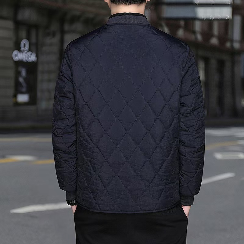 Geacă bărbați cu umplutură din poliester, căptușită cu fleece, croială lejeră, guler înalt, fermoar, buzunare de tip patch