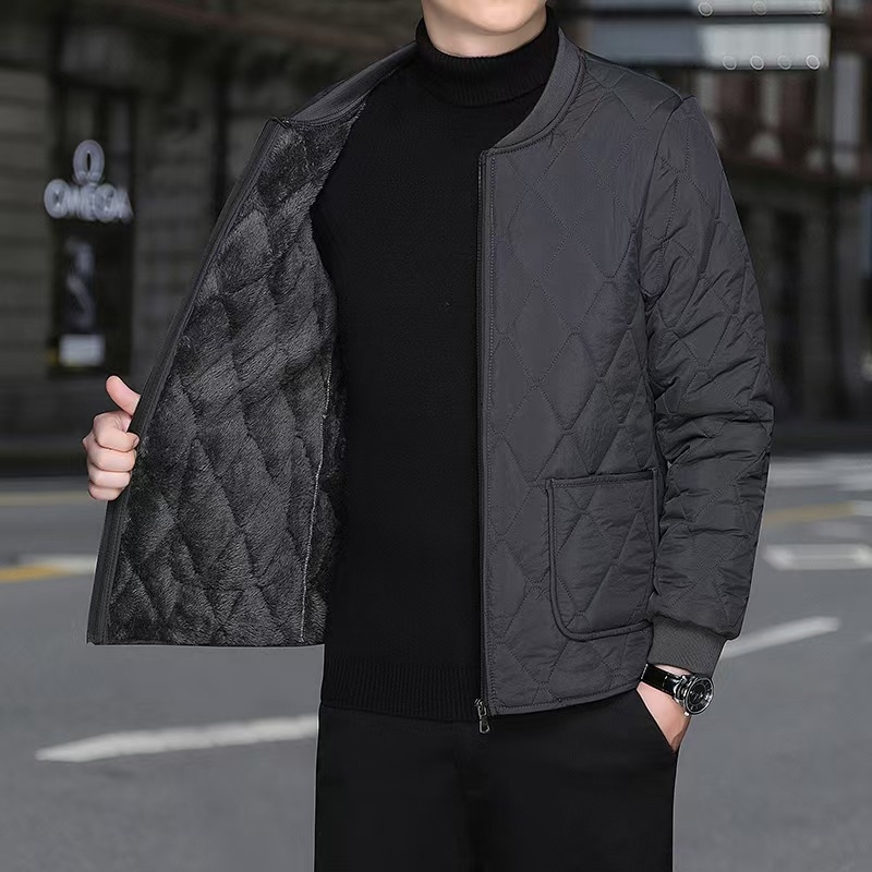 Geacă bărbați cu umplutură din poliester, căptușită cu fleece, croială lejeră, guler înalt, fermoar, buzunare de tip patch