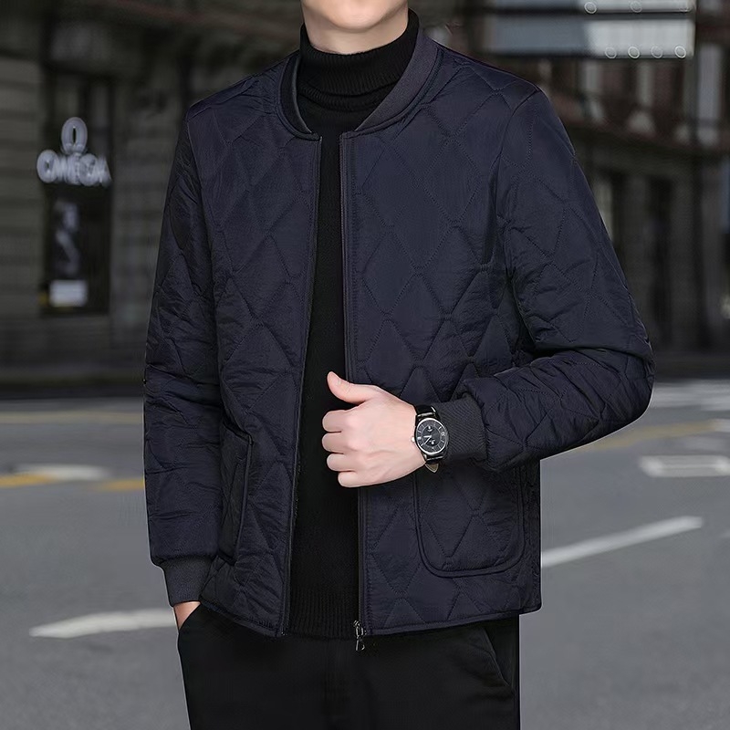 Geacă bărbați cu umplutură din poliester, căptușită cu fleece, croială lejeră, guler înalt, fermoar, buzunare de tip patch