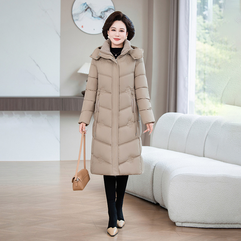 Ženski zimski kaput s punjenjem od imitacije svile i pamuka, uski kroj, srednja dužina, zatvaranje na zip, zima 2025