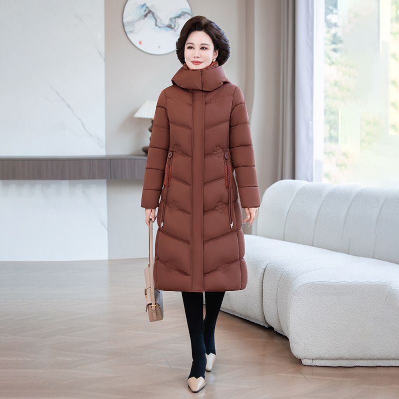 Ženski zimski kaput s punjenjem od imitacije svile i pamuka, uski kroj, srednja dužina, zatvaranje na zip, zima 2025