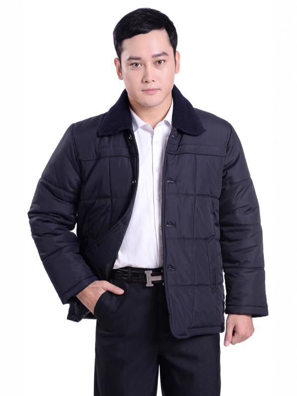 Pánska bavlnená výplňová bunda v štýle kardigánu, voľný strih, jednoradové zapínanie, bez kapucne, výplň z polyesteru, odnímateľný golier, látka z acetátových vlákien 90%, podšívka acetát 90%, bočné vrecká, rovný lem, zimné, dĺžka 50–65 cm