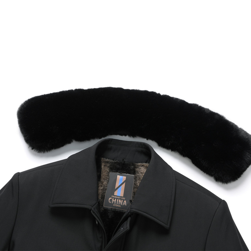 Muški zimski kaput srednje dužine s punilom od poliestera, odvojivi vuneni ovratnik, fleece podstava, zatvarač na zip