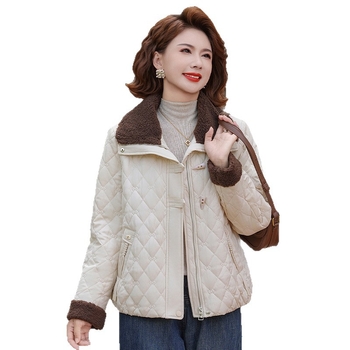 Elegantiška rudens-žiemos striukė su poliesterio pluošto užpildymu, ilgos rankovės, klasikinė kirpimas, paneliniai siuvinėjimai