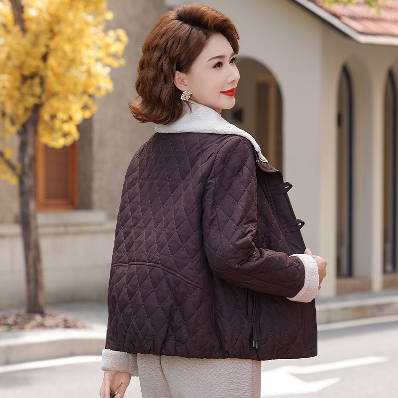 Elegantiška rudens-žiemos striukė su poliesterio pluošto užpildymu, ilgos rankovės, klasikinė kirpimas, paneliniai siuvinėjimai