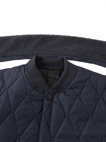 Bavlnená prešívaná bunda, výplň: imitácia hodvábno-pamäť, golier Lapel, zapínanie jedným gombom, voľný strih