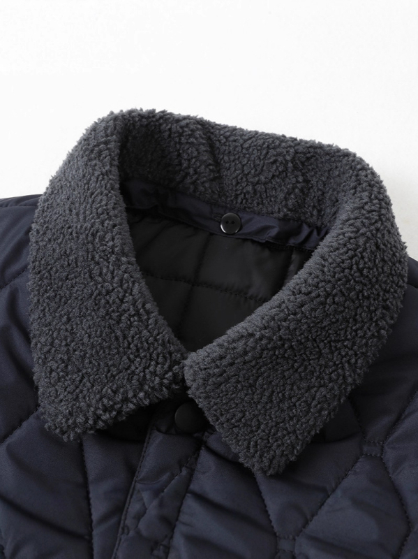 Bavlnená prešívaná bunda, výplň: imitácia hodvábno-pamäť, golier Lapel, zapínanie jedným gombom, voľný strih