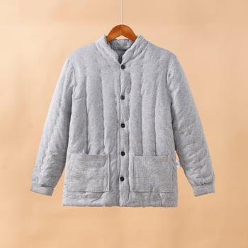 Férfi pamut-betétes dzseki, vastított melegséggel, álló gallérral; alapanyag 95% pamut, 5% elasztán; töltet 100% pamut, bélés 100% pamut