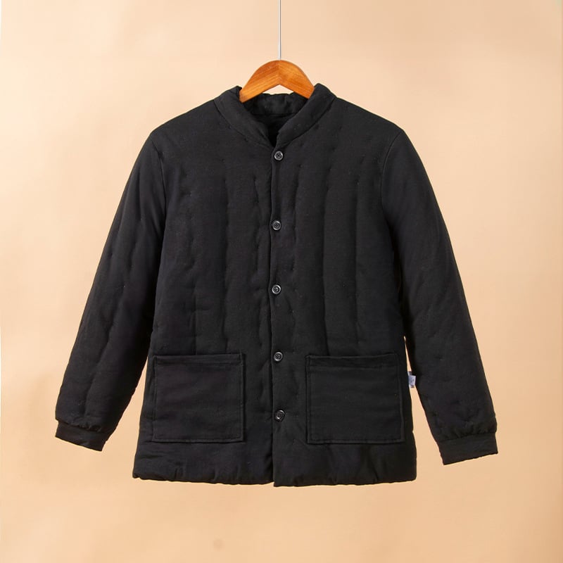 Férfi pamut-betétes dzseki, vastított melegséggel, álló gallérral; alapanyag 95% pamut, 5% elasztán; töltet 100% pamut, bélés 100% pamut