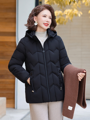 Női rövid dzseki pufi-pamut töltettel, poliészter anyag, kapucni, cipzár, középhosszú, vastag szigetelés