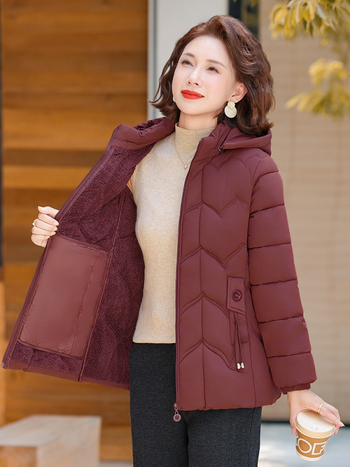 Női rövid dzseki pufi-pamut töltettel, poliészter anyag, kapucni, cipzár, középhosszú, vastag szigetelés