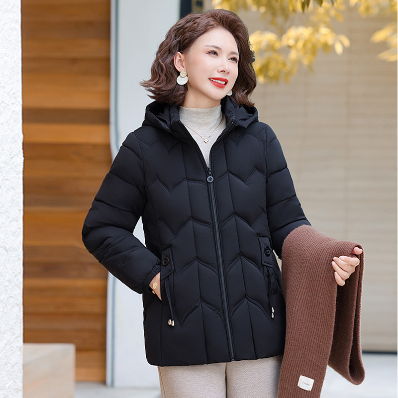 Női rövid dzseki pufi-pamut töltettel, poliészter anyag, kapucni, cipzár, középhosszú, vastag szigetelés