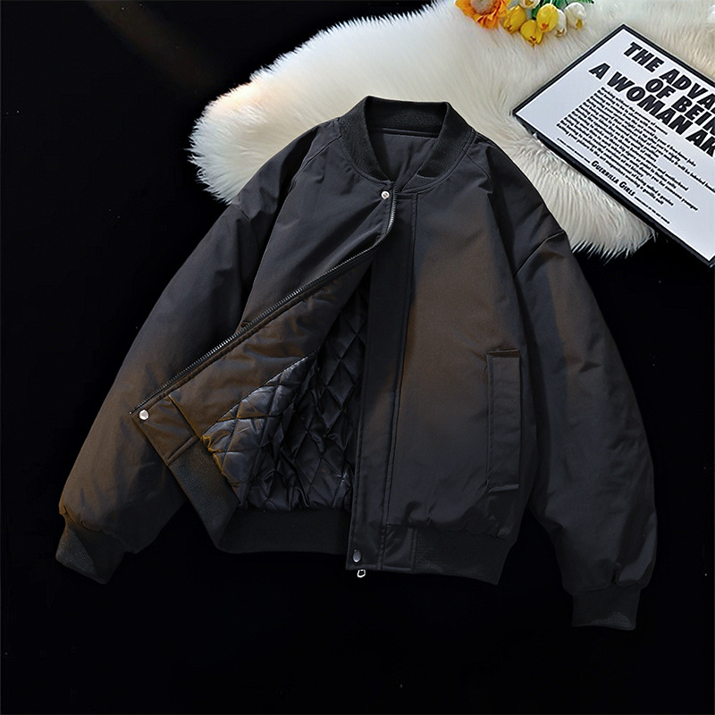 Férfi poliészter kabát baseball gallérral és kapucnival, laza szabás, cipzár, belső poliészter bélés, őszi viselethez