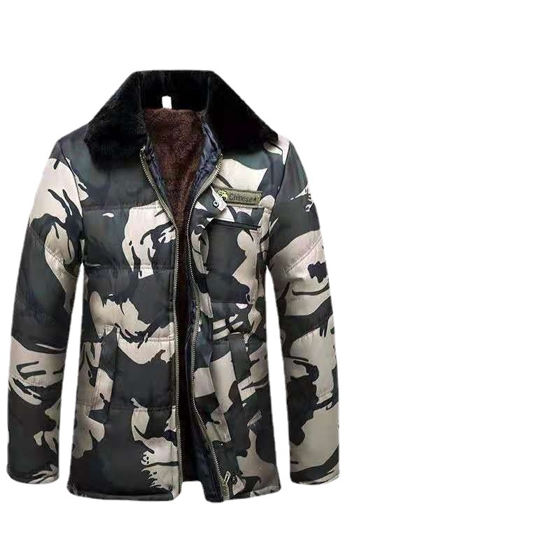 Téli pamutpárnás kabát fleece töltettel, camouflage mintával, elöl zipzárral, poliészter töltet és bélés, rever nyak, több zseb