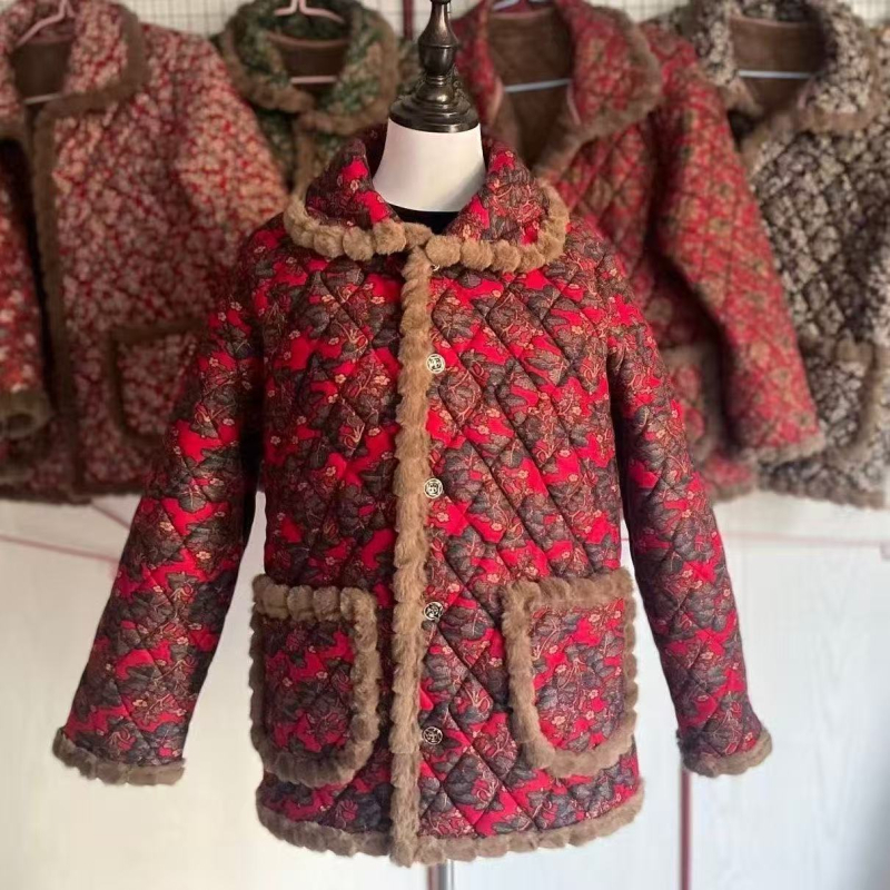 Fleece-lével bélelt téli kabát idős nőknek, laza szabású, új kínai stílusú, kis virágos mintával, meleg poliészter-pamut töltettel