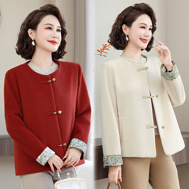 Κοντό παλτό από συνθετική γούνα, Πολυεστέρας 90–95%, Στρογγυλός λαιμός, Μπροστινό κλείσιμο με τρία κουμπιά