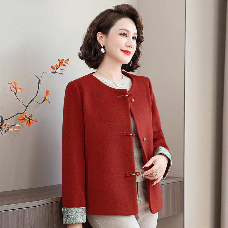 Κοντό παλτό από συνθετική γούνα, Πολυεστέρας 90–95%, Στρογγυλός λαιμός, Μπροστινό κλείσιμο με τρία κουμπιά