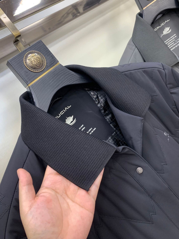 Férfi pamut töltött kabát gallérral, vastag quilt, külső anyag: nylon 86%; töltet: poliészter; bélés: poliészter