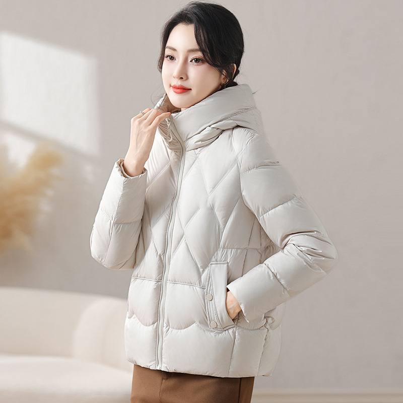 Női pehelydzseki lazított szabásban, vastag téli kabát, fehér kacsa pehely 86–90% tartalom, töltet 101–200 g, poliészter anyag