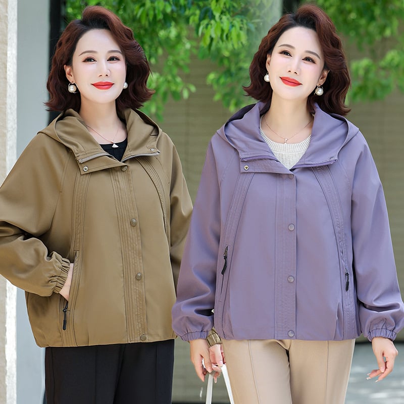 Ветровка с качулка за жени средна и по‑възрастна възраст, свободна casual кройка, полиестер >95%, колажен дизайн, есен 2025