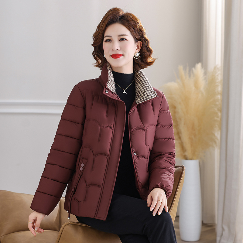 Moteriška medvilninė pūkuota striukė, poliesterio audinys, elegantiškas kasdienis stilius, spausdintas dizainas, trumpas kirpimas