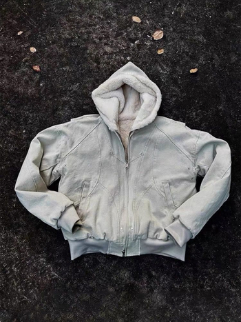 Férfi vastag kapucnis dzseki — imitált nyérc velúr, vastag pamut külső, cipzár, oldalsó zsebek, laza szabás