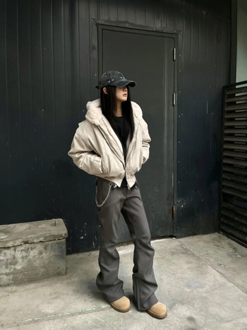 Férfi vastag kapucnis dzseki — imitált nyérc velúr, vastag pamut külső, cipzár, oldalsó zsebek, laza szabás