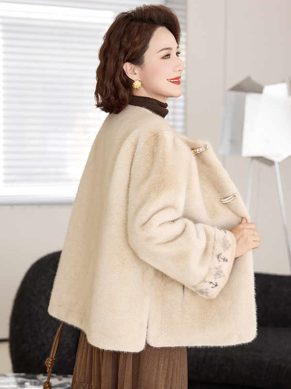 Paltas su dirbtiniu mink velvetu, užsegamas sagos, poliesteris 90–95%, vidutinio ilgio 50–65 cm, be lyginimo