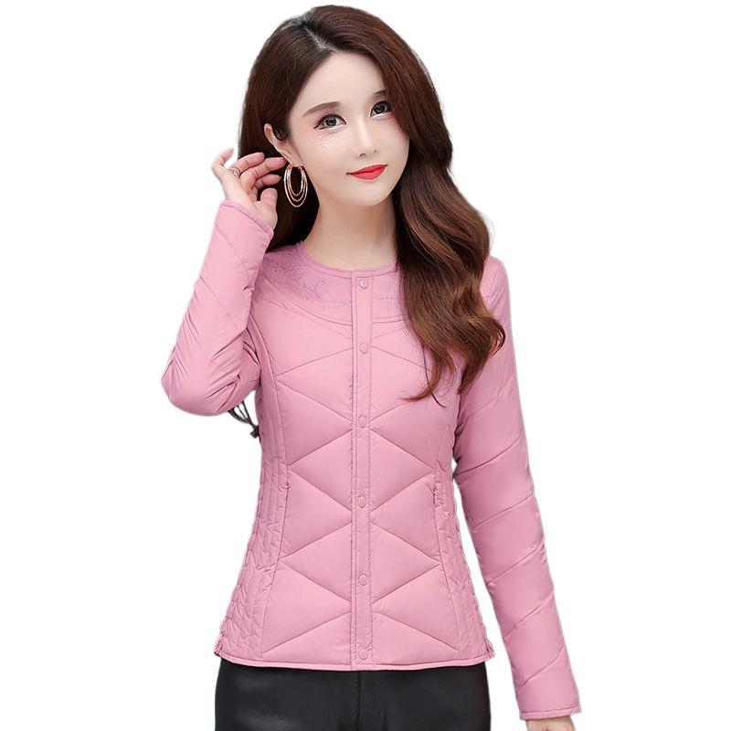 Ženska ultra kratka jakna s punom od pačjih perja, sadržaj perja 51-55%, debeli chenille materijal, glavni materijal spandex, uski kroj, okrugli ovratnik