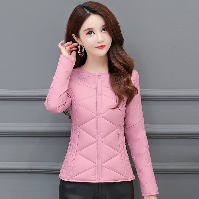 Ženska ultra kratka jakna s punom od pačjih perja, sadržaj perja 51-55%, debeli chenille materijal, glavni materijal spandex, uski kroj, okrugli ovratnik