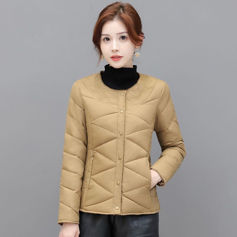 Ženska ultra kratka jakna s punom od pačjih perja, sadržaj perja 51-55%, debeli chenille materijal, glavni materijal spandex, uski kroj, okrugli ovratnik