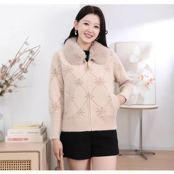 Megztas miesto paltas su dirbtinės minkso kailio apykakle, užtrauktuku, gėlių raštu, poliesterio audinys