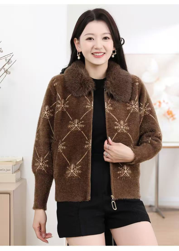 Megztas miesto paltas su dirbtinės minkso kailio apykakle, užtrauktuku, gėlių raštu, poliesterio audinys