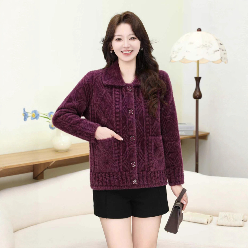 Megzta švarkas su imitacija norkos kailio, nailonas 50–70% ir poliesteris iki 30%, geometrinis raštas, kasdienio japonų‑korėjiečių stiliaus