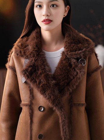 Moteriška All-in-One striukė su sintetine kailio efektu, Yiyi xunong, poliesterio pluoštas (>95%), 2025 m. ruduo, miesto elegantiškas stilius.