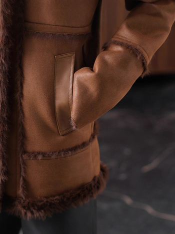 Moteriška All-in-One striukė su sintetine kailio efektu, Yiyi xunong, poliesterio pluoštas (>95%), 2025 m. ruduo, miesto elegantiškas stilius.