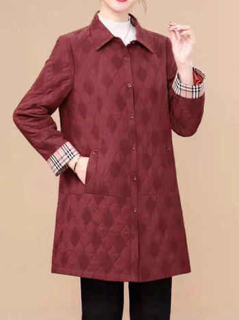 Moterų trench coat, ilgas siluetas 80–100 cm, elegantiškas miesto stilius, poliesteris >95%, ruduo 2025