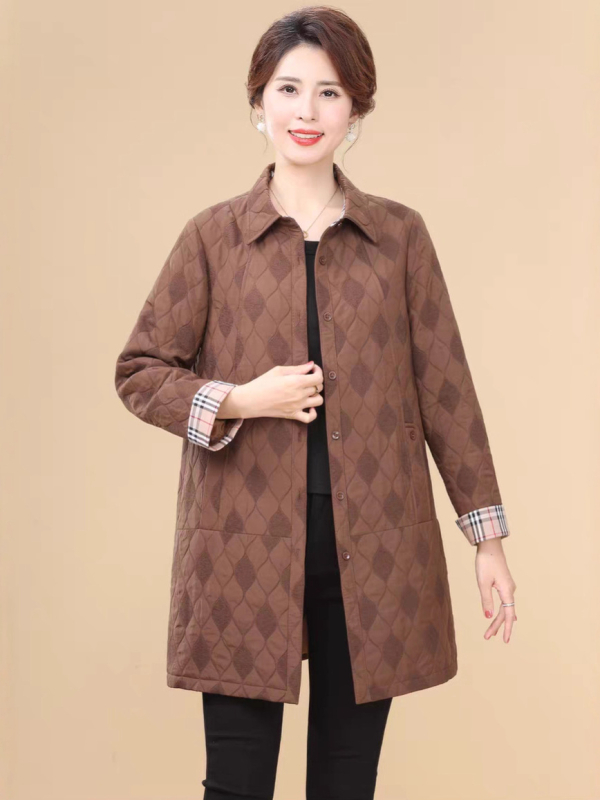 Moterų trench coat, ilgas siluetas 80–100 cm, elegantiškas miesto stilius, poliesteris >95%, ruduo 2025