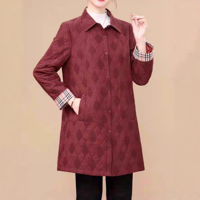 Moterų trench coat, ilgas siluetas 80–100 cm, elegantiškas miesto stilius, poliesteris >95%, ruduo 2025