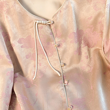 Elise šilko arbatinis švarkas, Mulberry šilkas 70–80%, poliesteris ≤30%, žakardas, V kaklas